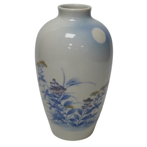 269 - A 20th century Japanese porcelain vase, 19cm high. Condition - fair to good