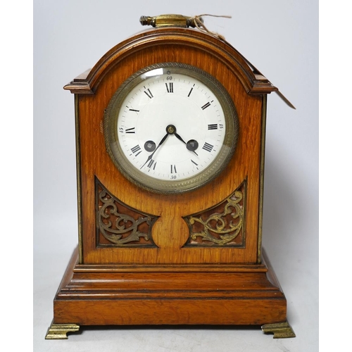 307 - A 19th century mahogany eight day mantel clock with enamel dial and pendulum, 30cm high. Condition -... 