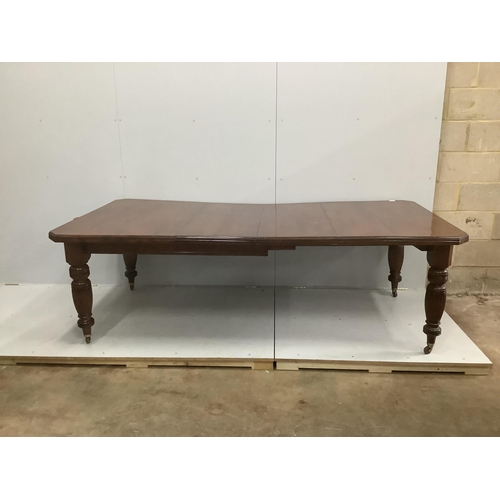 33 - A late Victorian walnut extending dining table, width 232cm extended, two spare leaves, depth 118cm,... 