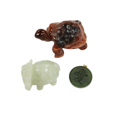 499 - A Chinese carved bowenite dragon, an agate tortoise and a hardstone green circular pendant disc, lar... 