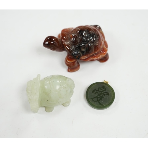 499 - A Chinese carved bowenite dragon, an agate tortoise and a hardstone green circular pendant disc, lar... 