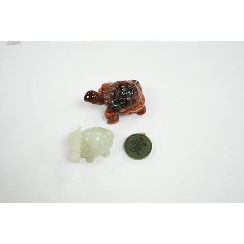 499 - A Chinese carved bowenite dragon, an agate tortoise and a hardstone green circular pendant disc, lar... 