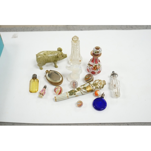 510 - Miscellaneous Victorian scent bottles, a novelty miniature glass chamberpot, a Sabino-type opalescen... 