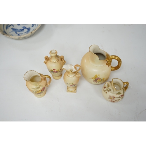 547 - Five Worcester blush ivory pots, shapes 1094, 1438, 1399, 1144 and 1652, tallest 18cm. Condition - g... 