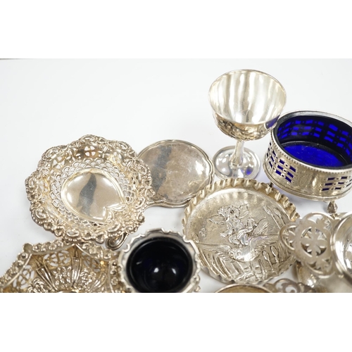 851 - Sundry small silver including a, tea strainer, handbag mirror, pin dish, pair of bonbon dishes, two ... 