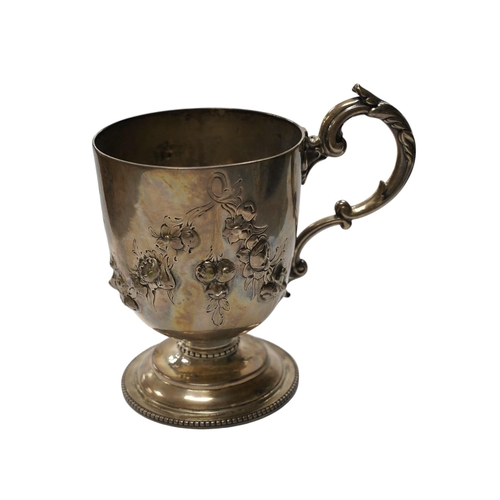 862 - A Victorian silver pedestal christening cup, by Joseph Angell II, London, 1856, 11.5cm, 6.4oz, with ... 