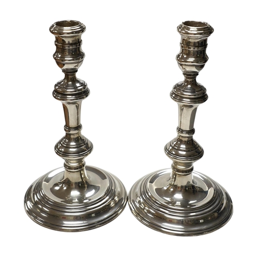 876 - A pair of Elizabeth II silver candlesticks, with turned columns, London, 1958 (maker's marks rubbed,... 