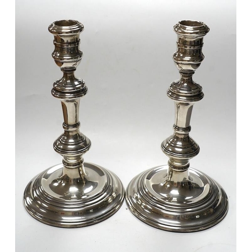 876 - A pair of Elizabeth II silver candlesticks, with turned columns, London, 1958 (maker's marks rubbed,... 