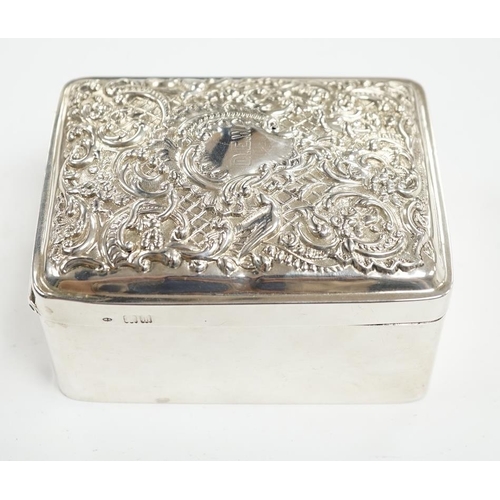 881 - An Edwardian silver trinket box, with repousse hinged cover, William Comyns, London, 1907, 11cm. Con... 