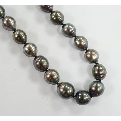 900 - A modern single strand Tahitian cultured baroque pearl necklace with 750 clasp, 44cm. Condition - fa... 