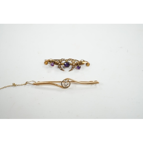 916 - An Edwardian 15ct and diamond set crossover bar brooch, 57mm, gross weight 3.9 grams, together with ... 