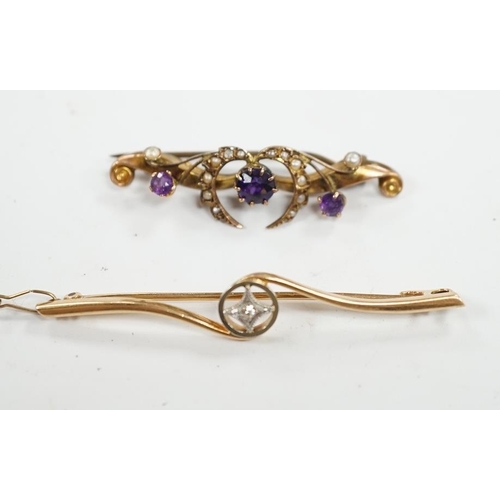 916 - An Edwardian 15ct and diamond set crossover bar brooch, 57mm, gross weight 3.9 grams, together with ... 