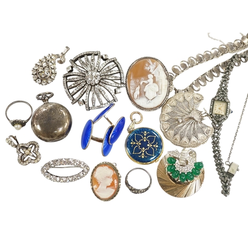 925 - A quantity of assorted costume jewellery, including a garnet set brooch and paste jewellery. Conditi... 