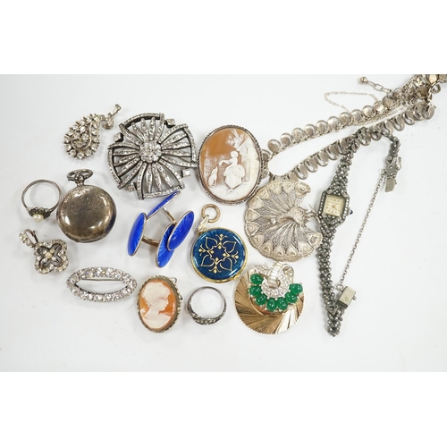 925 - A quantity of assorted costume jewellery, including a garnet set brooch and paste jewellery. Conditi... 