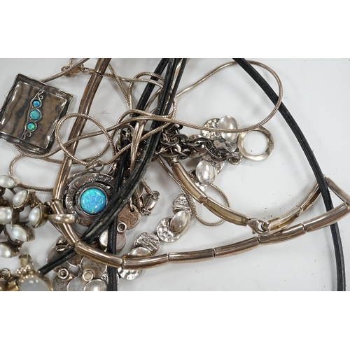 931 - A small group of assorted modern 925 and white metal jewellery including necklaces, bracelet etc. Co... 