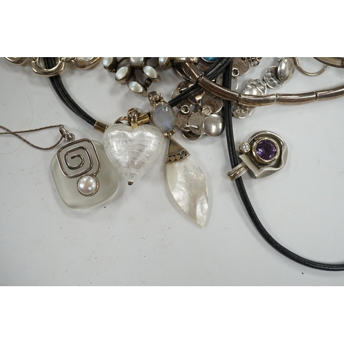 931 - A small group of assorted modern 925 and white metal jewellery including necklaces, bracelet etc. Co... 