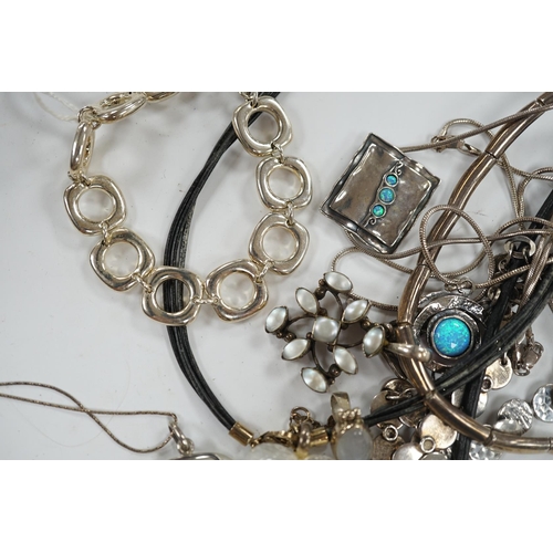 931 - A small group of assorted modern 925 and white metal jewellery including necklaces, bracelet etc. Co... 