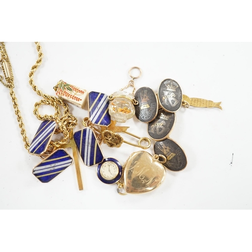 940 - Sundry jewellery including a pair of 14k cufflinks, pair of 9ct cufflinks, a yellow metal rope twist... 