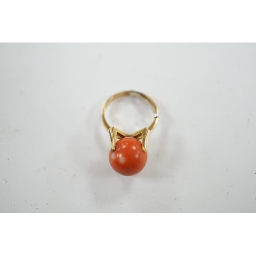 948 - A continental yellow metal and single stone coral bead set dress ring, size O, gross weight 7.7 gram... 