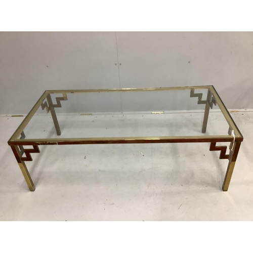 1040 - A pair of mid century brass and clear glass top coffee tables, width 122cm, depth 62cm, height 41cm.... 