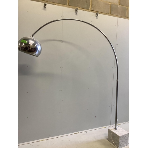 1071 - A 1970s marble based chrome arc lamp, height 206cm. Condition - fair