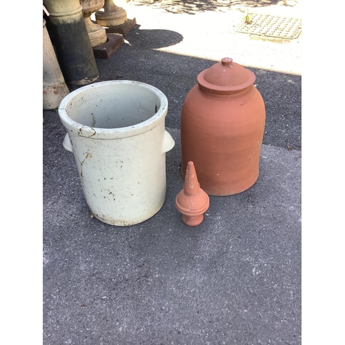 1186 - A terracotta rhubarb forcer with lid by Willow pottery, a terracotta finial and a stoneware planter,... 