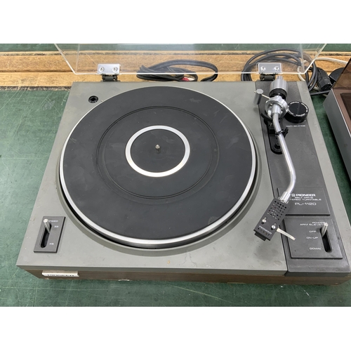 1352 - Two record players; a Philips 437 turntable together with a Pioneer PL-112D turntable, both with lea... 