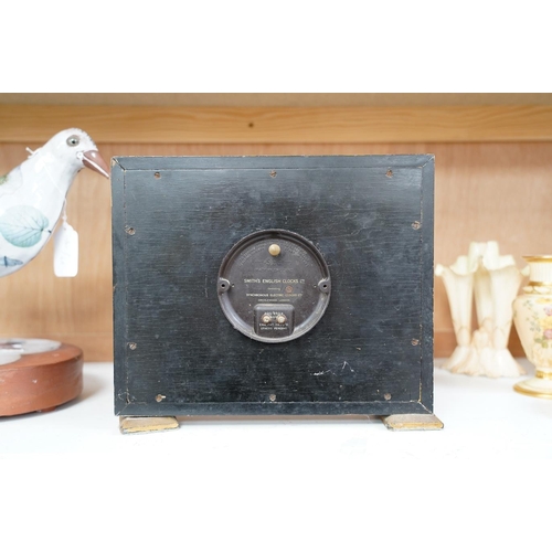 1413 - An Art Deco chinoiserie japanned mantel clock, with Smiths electric movement, 23cm tall. Condition -... 