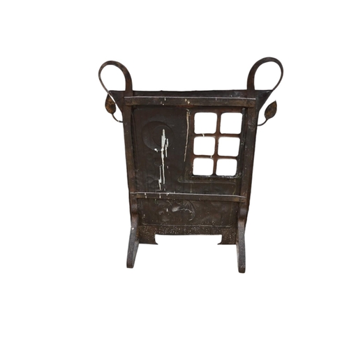 1423 - An Arts and Crafts hammered copper and wrought iron fire screen, 73cm. Condition - fair to good, lac... 