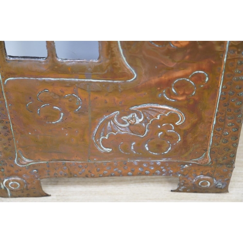 1423 - An Arts and Crafts hammered copper and wrought iron fire screen, 73cm. Condition - fair to good, lac... 