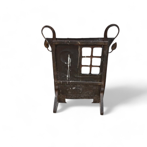 1423 - An Arts and Crafts hammered copper and wrought iron fire screen, 73cm. Condition - fair to good, lac... 