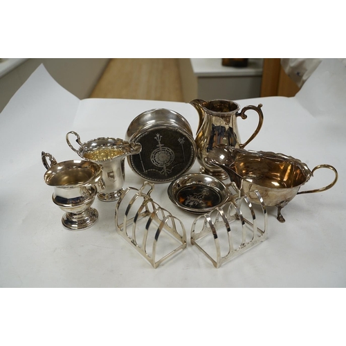 1841 - Sundry small silver including a pair of toast racks, Sheffield, 1936, three cream jugs, a sauceboat ... 