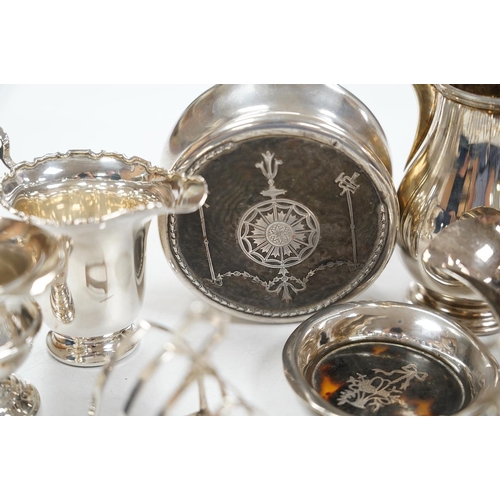 1841 - Sundry small silver including a pair of toast racks, Sheffield, 1936, three cream jugs, a sauceboat ... 