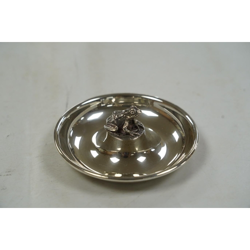 1849 - A modern silver circular dish with central model of a frog, by Brian Leslie Fuller, London, 1996, 91... 