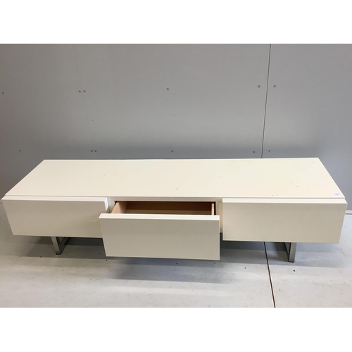 82 - A Calligaris white low side unit, width 184cm, depth 52cm, height 45cm. Condition - good