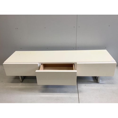 97 - A Calligaris white low side unit, width 184cm, depth 52cm, height 45cm. Condition - good