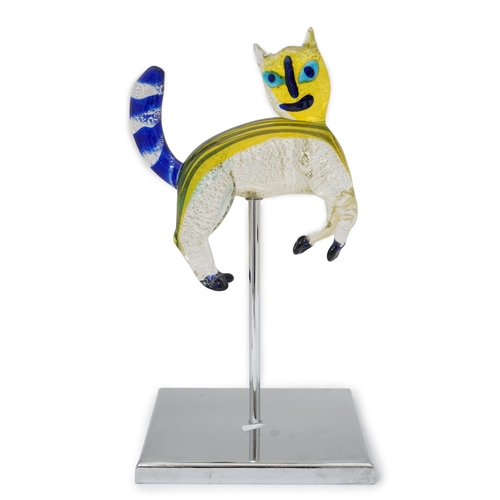 273 - A Murano cat on stand, manner of Alfredo Barbini, 27cm wide, 47cm high overall