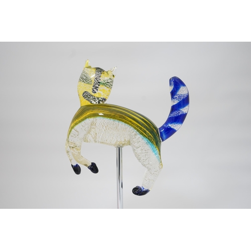 273 - A Murano cat on stand, manner of Alfredo Barbini, 27cm wide, 47cm high overall