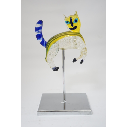 273 - A Murano cat on stand, manner of Alfredo Barbini, 27cm wide, 47cm high overall