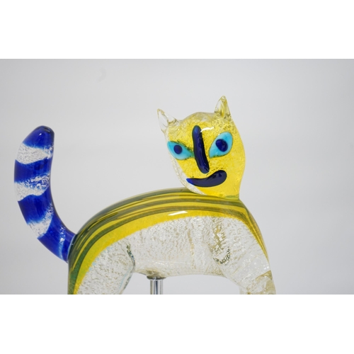 273 - A Murano cat on stand, manner of Alfredo Barbini, 27cm wide, 47cm high overall