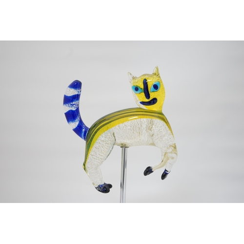 273 - A Murano cat on stand, manner of Alfredo Barbini, 27cm wide, 47cm high overall