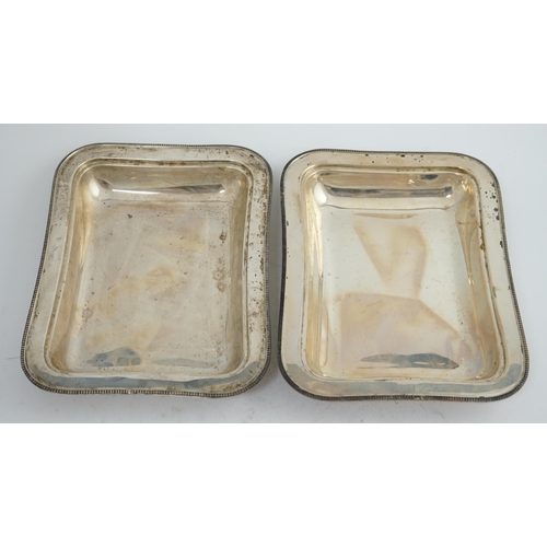 129 - A pair of 1930's silver entrée dishes and covers, by Roberts & Belk, of rectangular form, Sheffield,... 