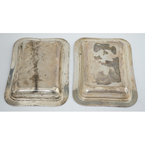 129 - A pair of 1930's silver entrée dishes and covers, by Roberts & Belk, of rectangular form, Sheffield,... 