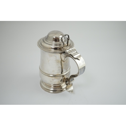 30 - A George III silver tankard, by Thomas Wallis I, of baluster form, with hinged domed cover, banded g... 