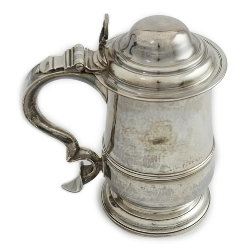 30 - A George III silver tankard, by Thomas Wallis I, of baluster form, with hinged domed cover, banded g... 