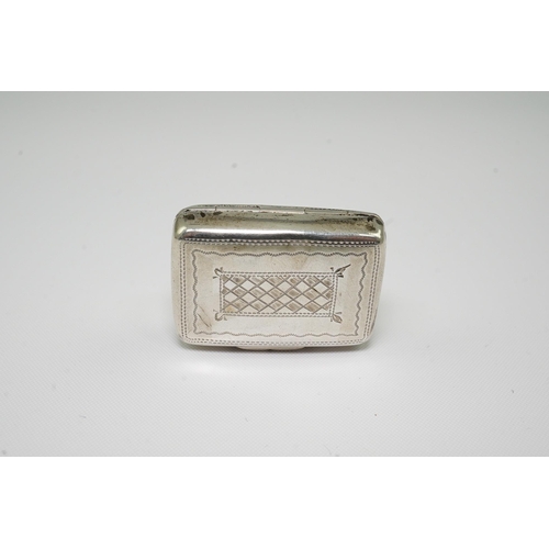 69 - An early Victorian silver rectangular vinaigrette, by George Unite, engraved with basket weave decor... 