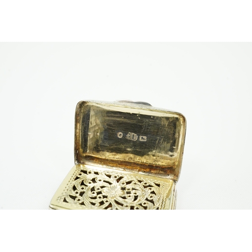 69 - An early Victorian silver rectangular vinaigrette, by George Unite, engraved with basket weave decor... 