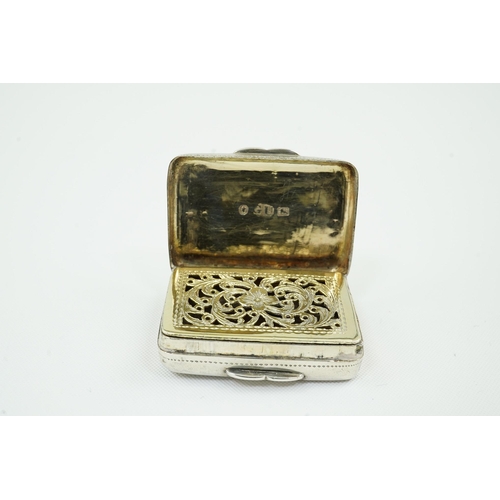 69 - An early Victorian silver rectangular vinaigrette, by George Unite, engraved with basket weave decor... 