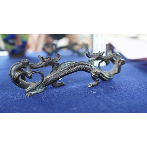 409 - A Chinese bronze brush rest modelled as two dragons, 17cm wide. Condition - good