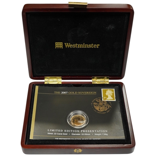 977 - British gold coins, QEII, gold sovereign, 2007, in Westminster fitted case with certificate, Limited... 